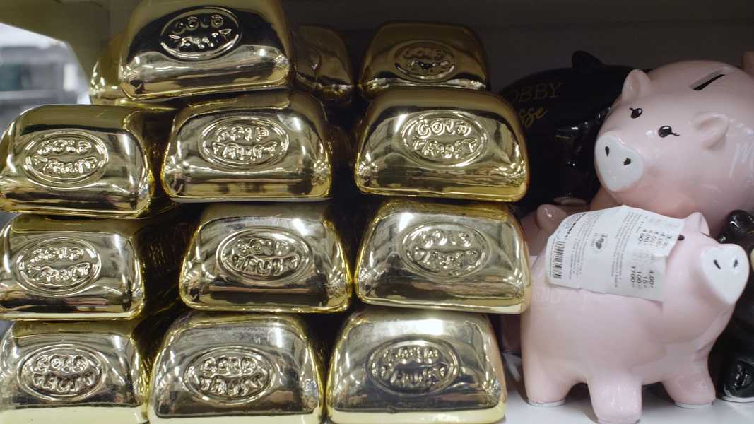  Video still from Charms (2025) by Julia Rosenstock with Teresa Reimann and Ulrike Wagner. 30-minute video with 2-channel sound.